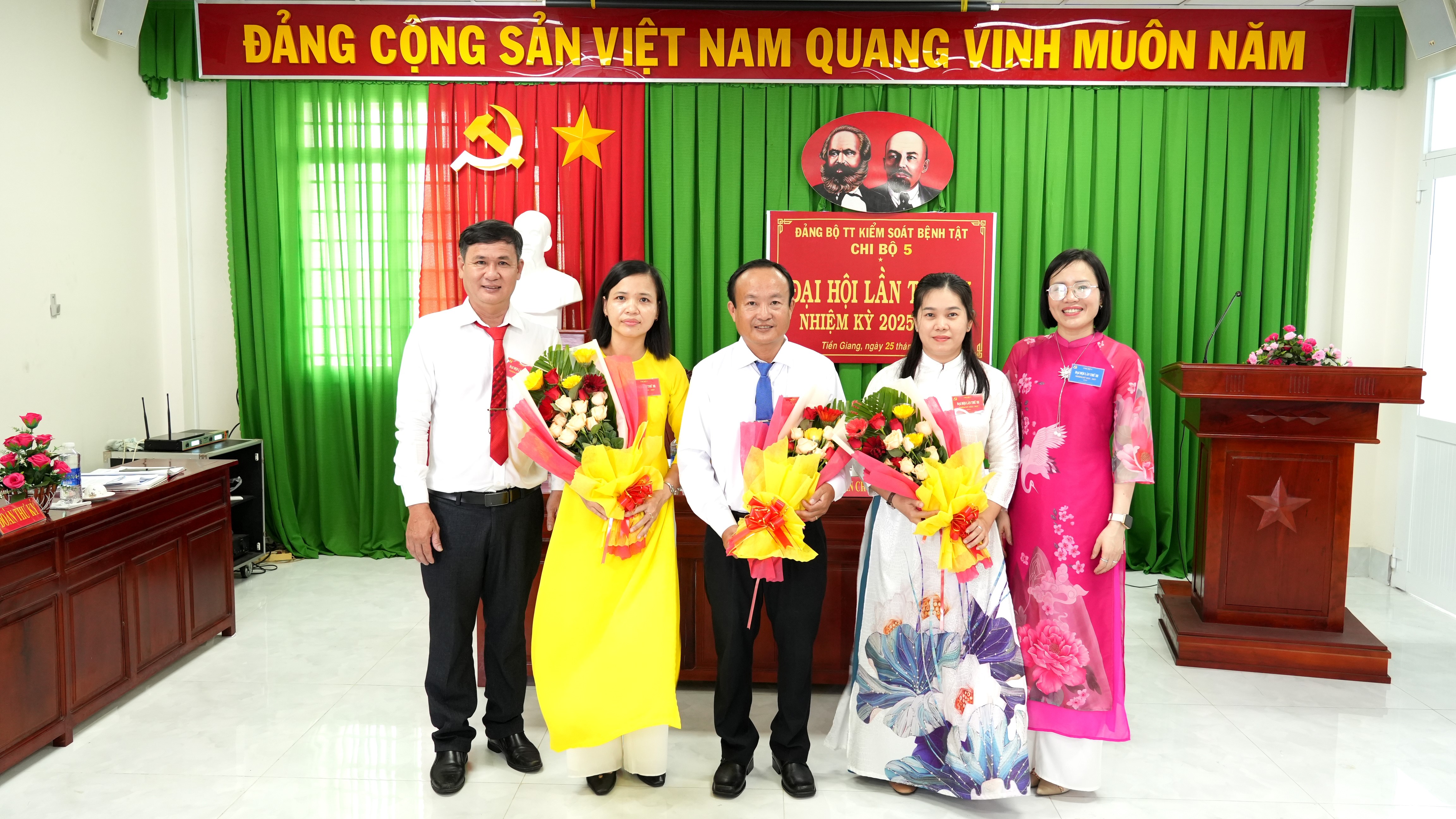Chi bộ 5 - Đảng bộ Trung tâm Kiểm soát Bệnh tật tổ chức Đại hội điểm nhiệm kỳ 2025-2027