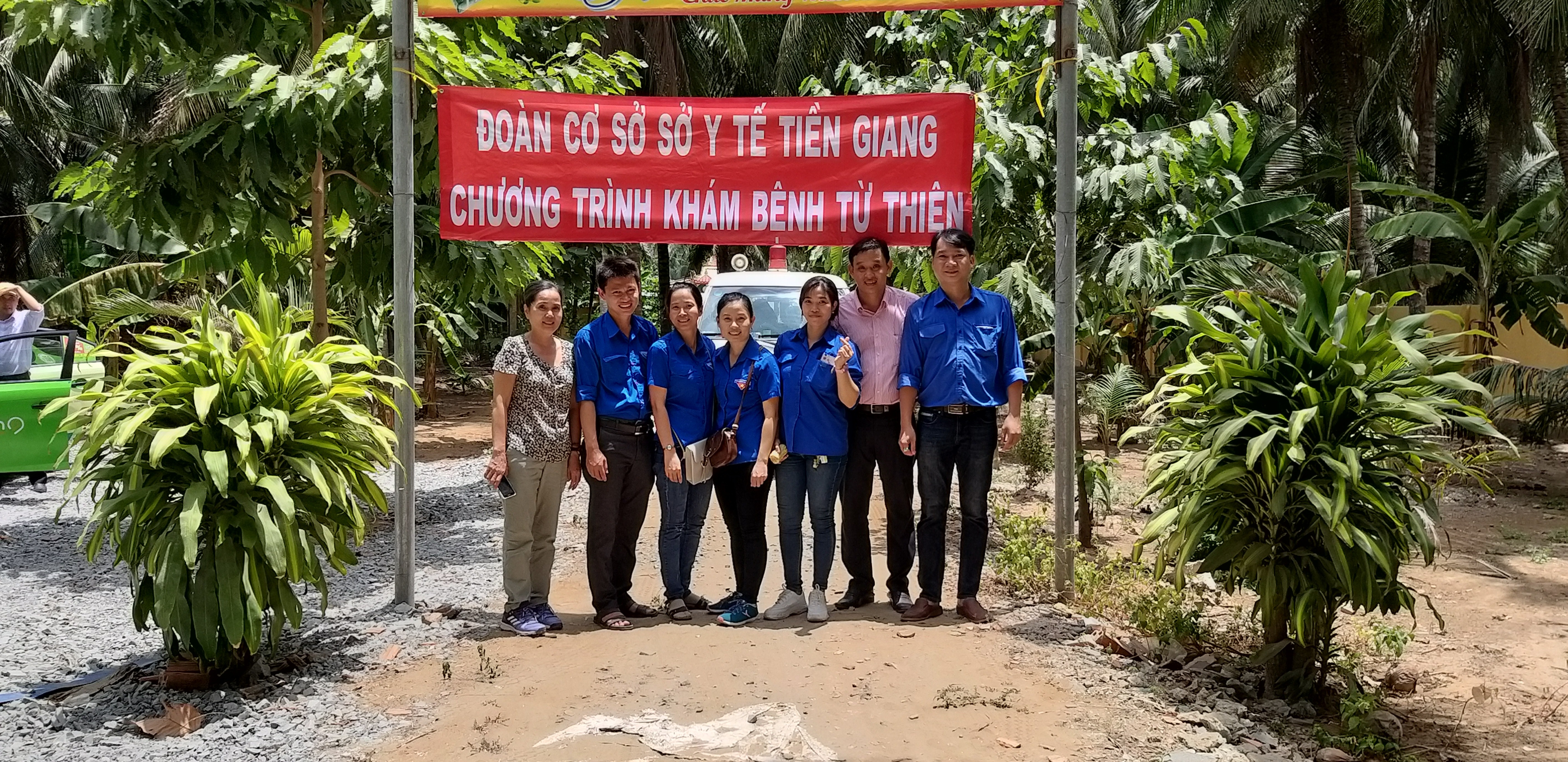 ĐOÀN CƠ SỞ SỞ Y TẾ KHÁM BỆNH, PHÁT THUỐC, TẶNG QUÀ TẠI HUYỆN TÂN PHÚ ĐÔNG